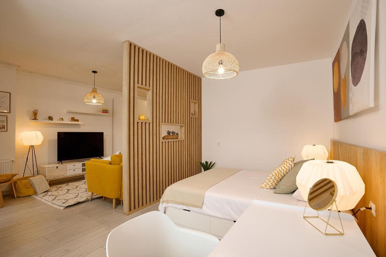 Moon Plaza Deluxe Studios Bucharest Luaran gambar