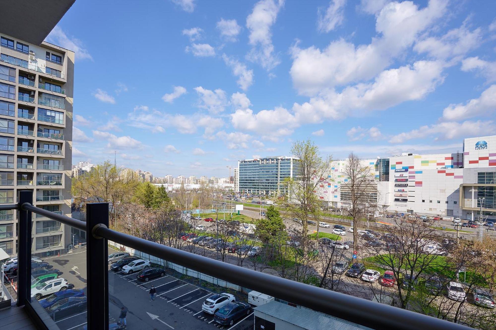 Moon Plaza Deluxe Studios Bucharest Luaran gambar